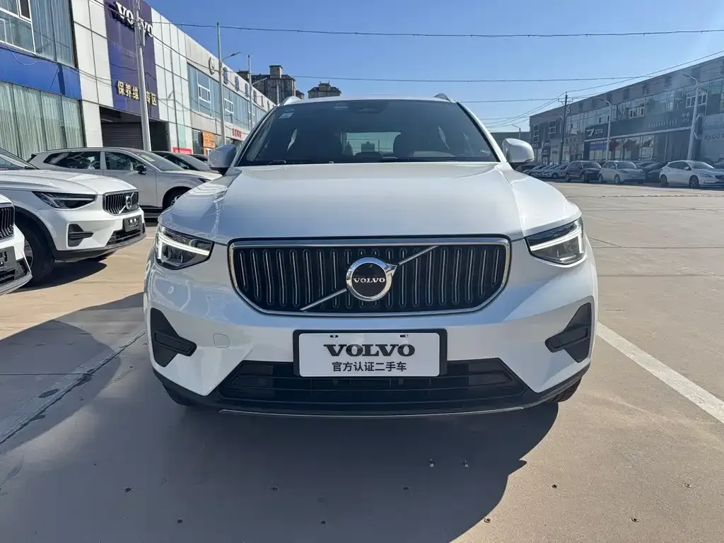 Volvo XC40 — фото 7