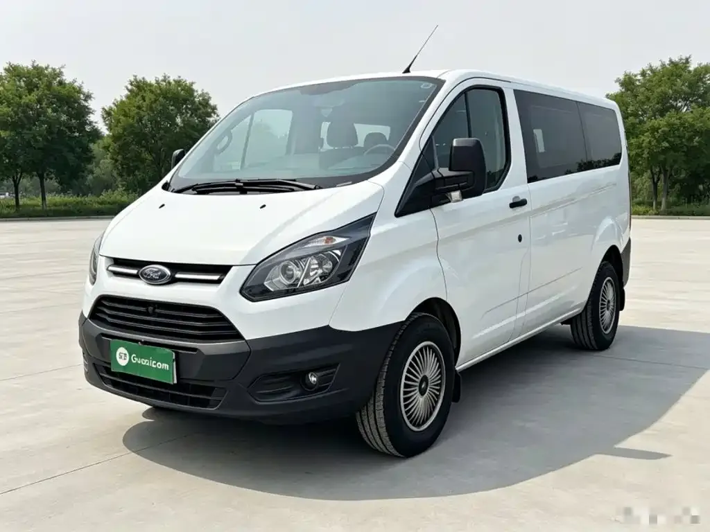 Ford Transit — фото 1