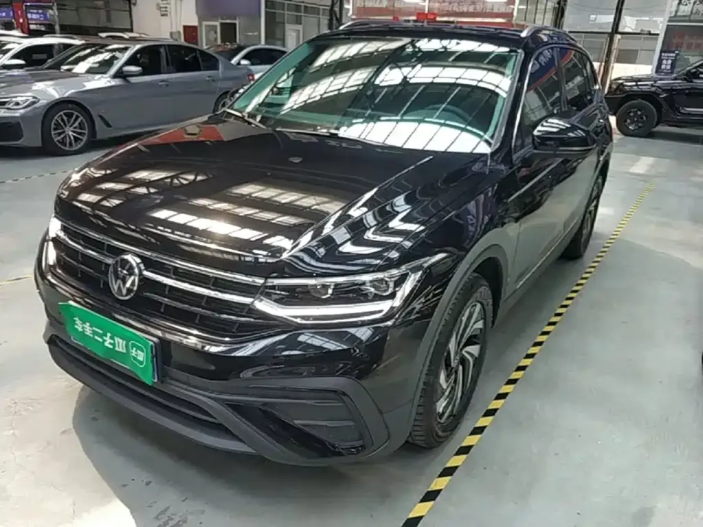 Volkswagen Tiguan L — фото 1