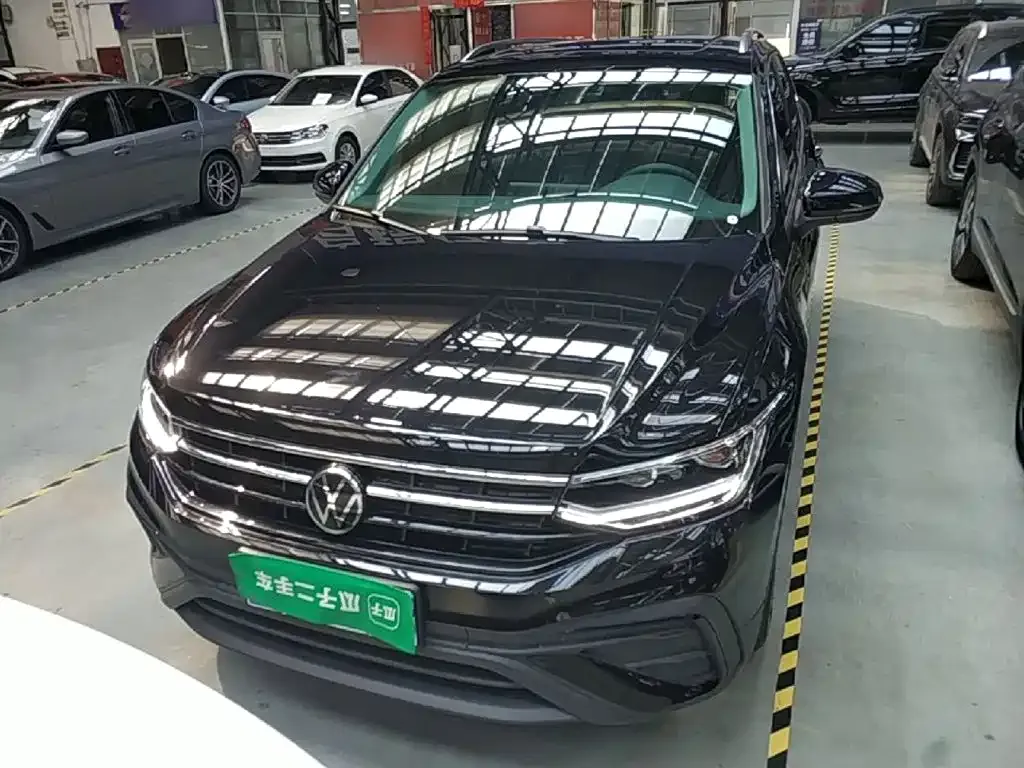Volkswagen Tiguan L — фото 7