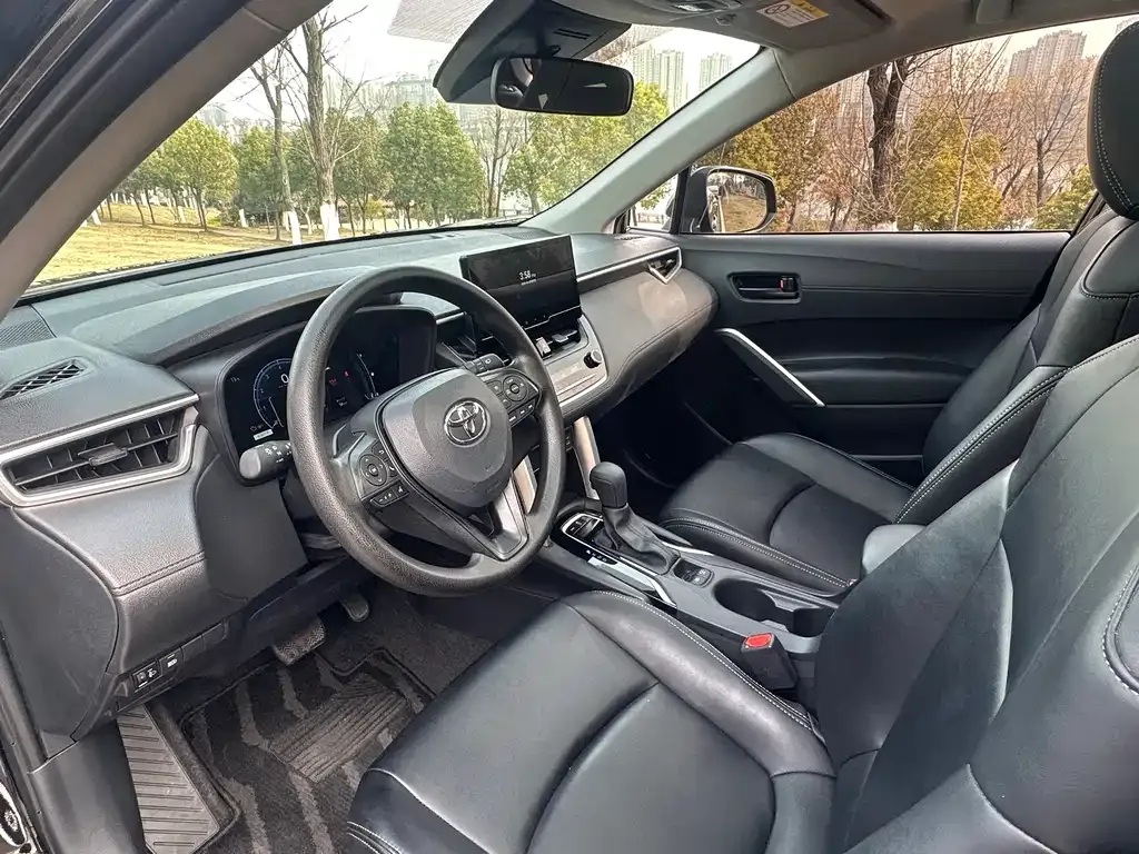 Toyota Corolla Cross — фото 9