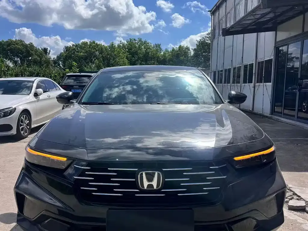 Honda Accord — фото 1