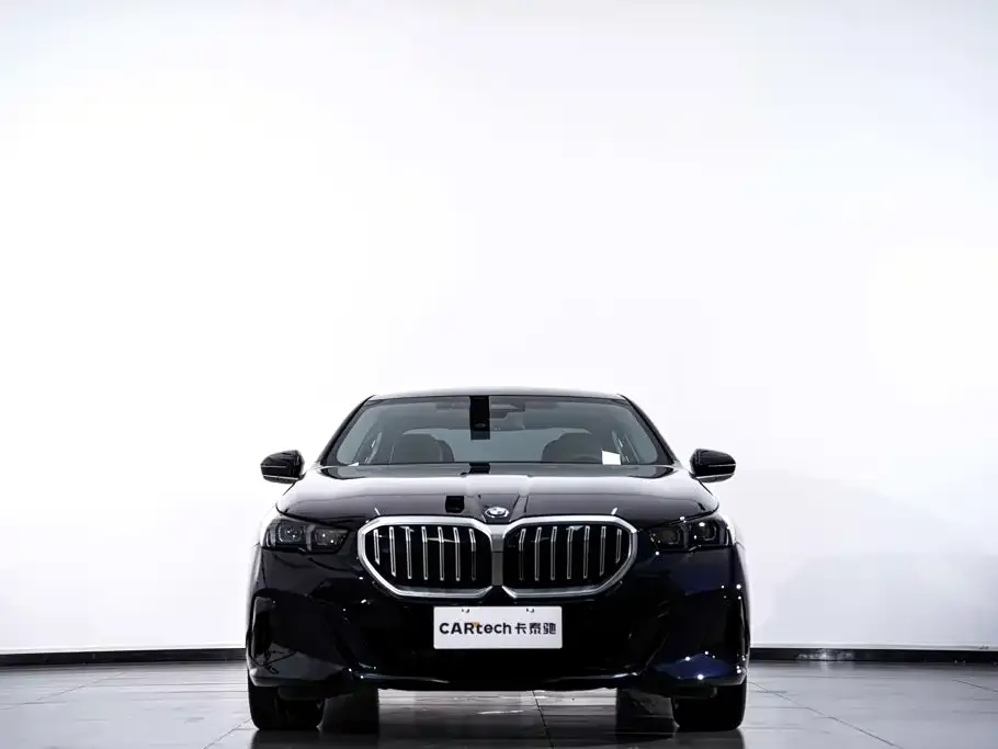 BMW 5 Series — фото 10
