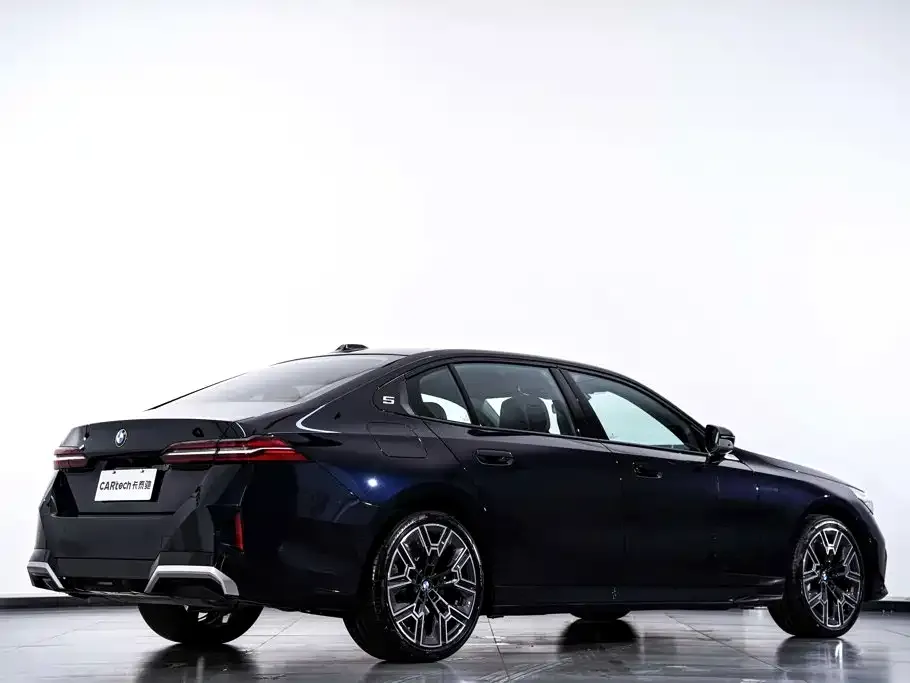 BMW 5 Series — фото 5