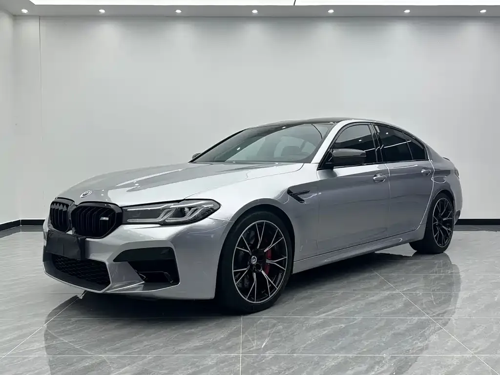 BMW M5 — фото 1