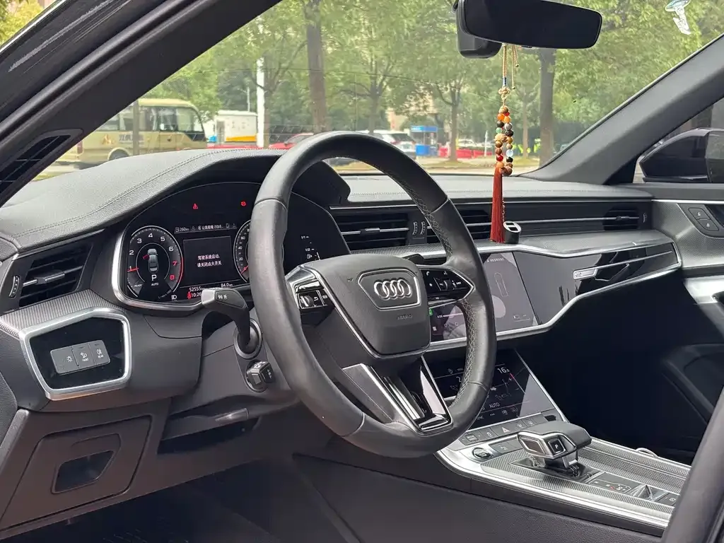 Audi A6L — фото 5