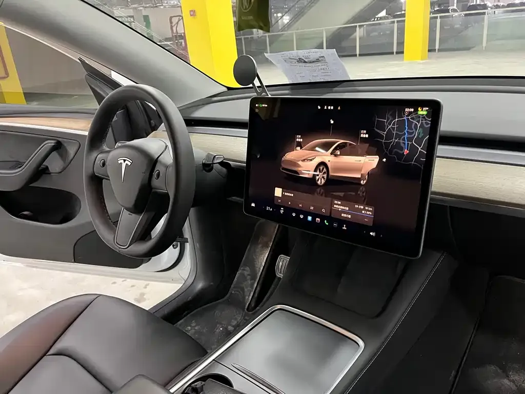 Tesla Model Y — фото 7