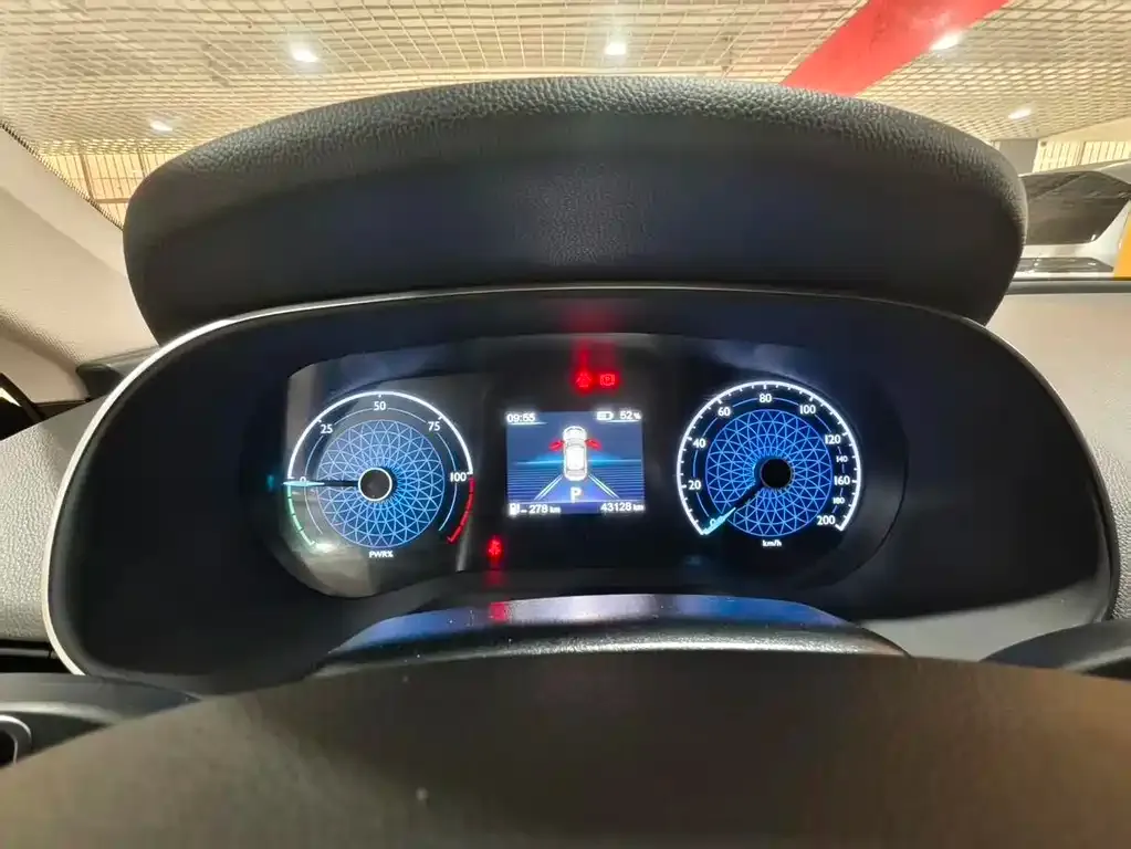 Hongqi E-QM5 — фото 6