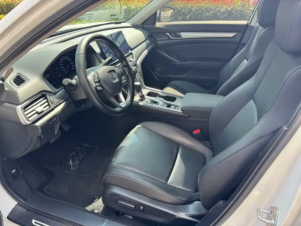 Honda Accord — фото 7