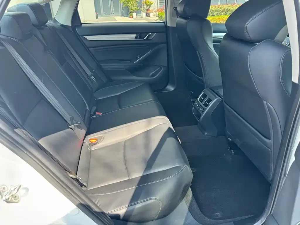 Honda Accord — фото 9