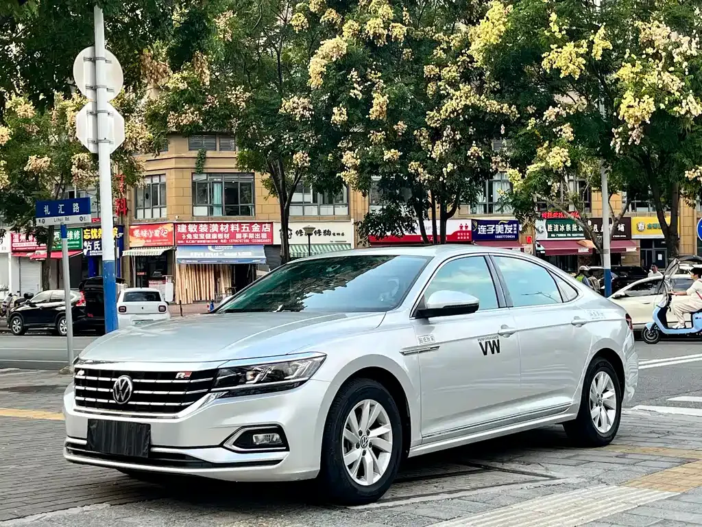Volkswagen Passat — фото 1