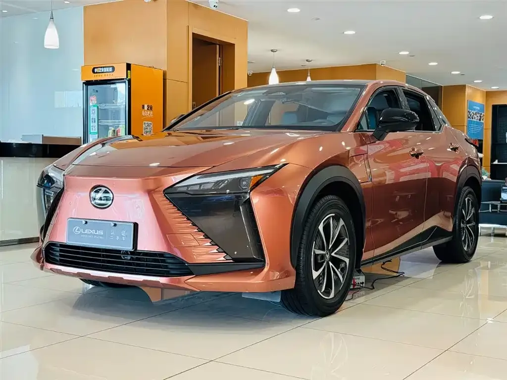 Lexus RZ — фото 1