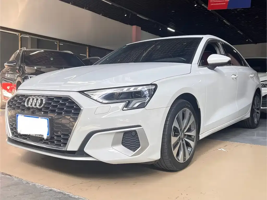 Audi A3 — фото 1