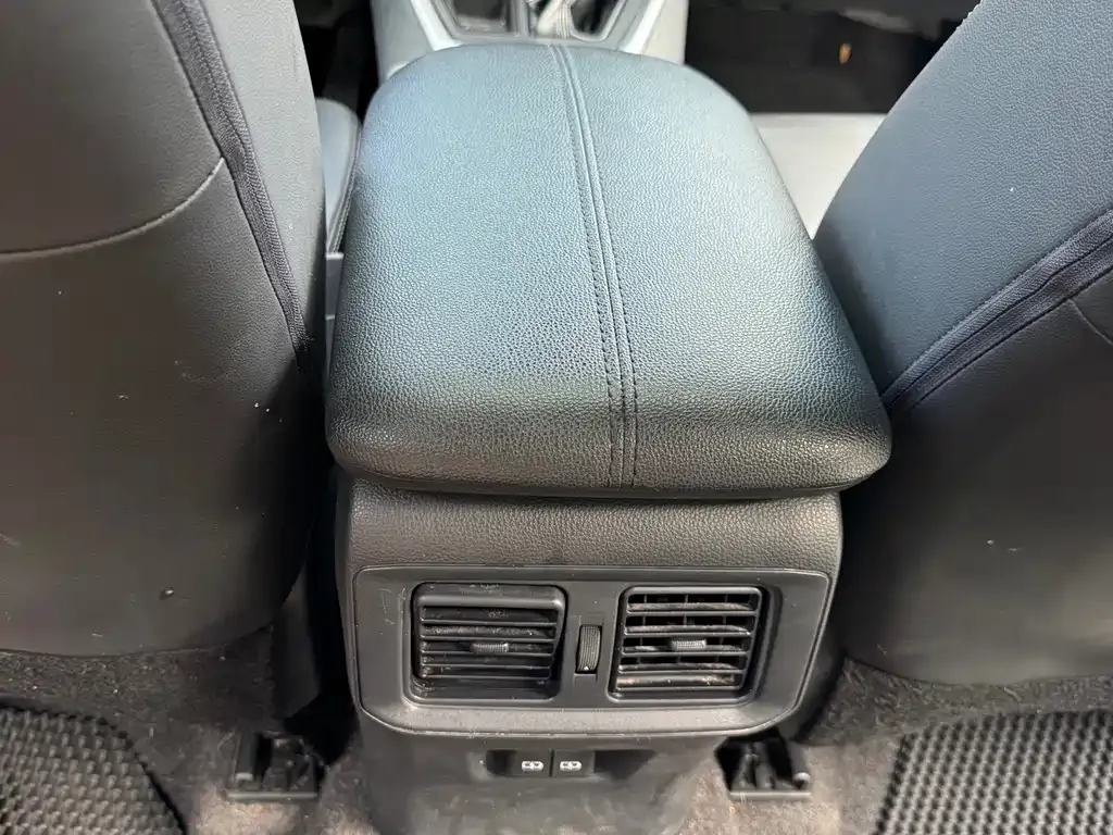Toyota RAV4 — фото 6