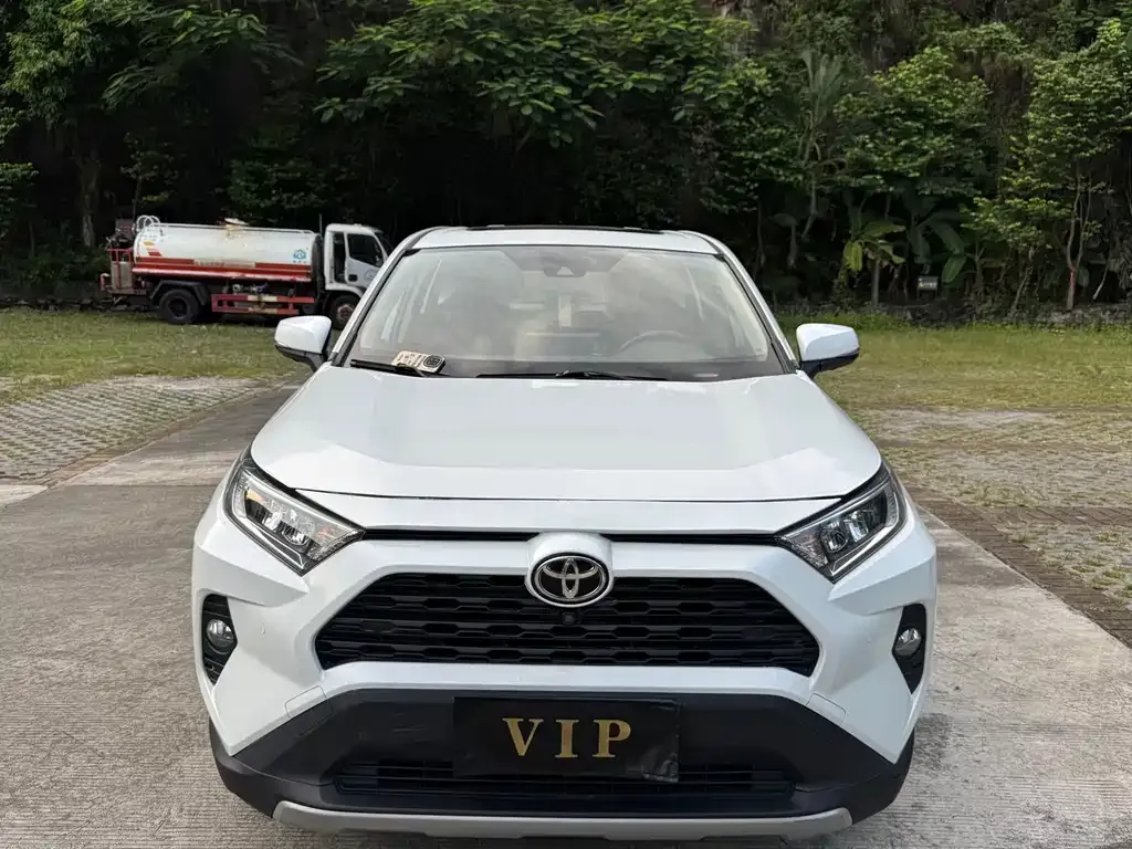 Toyota RAV4 — фото 7