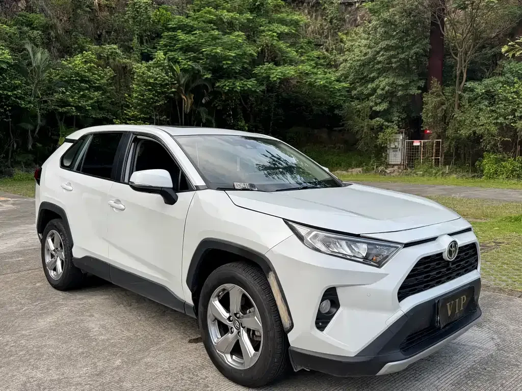 Toyota RAV4 — фото 9