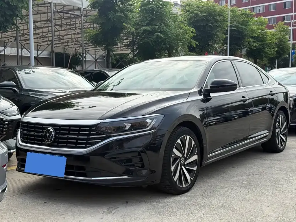 Volkswagen Passat — фото 1