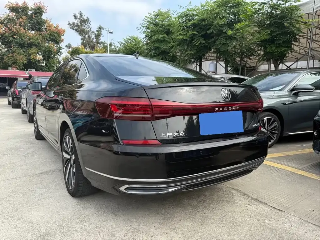 Volkswagen Passat — фото 10