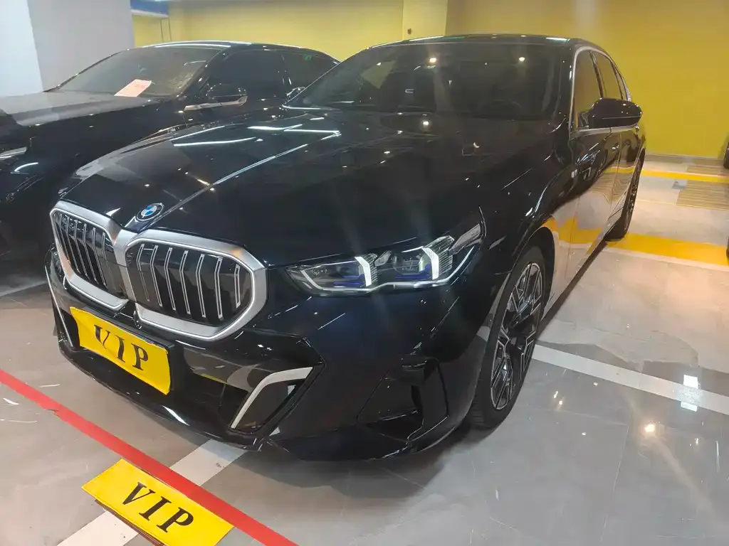 BMW 5 Series — фото 1