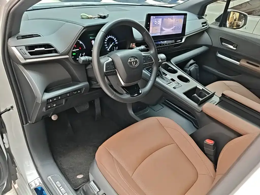 Toyota Sienna — фото 3