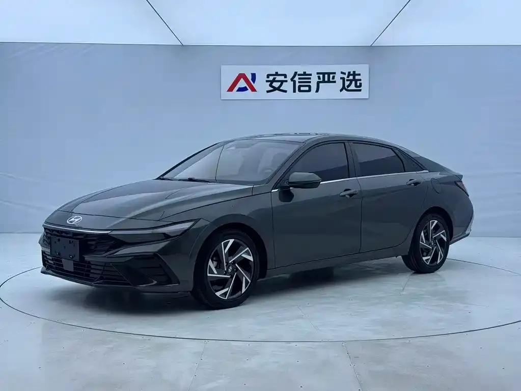 Hyundai Elantra — фото 1