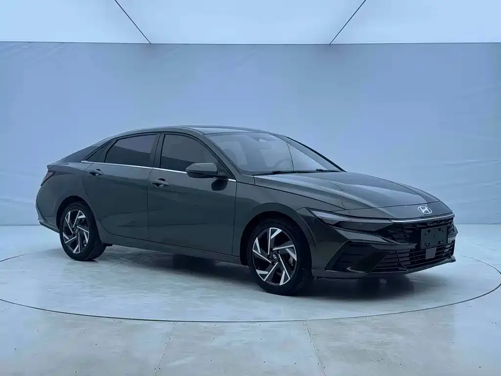 Hyundai Elantra — фото 5