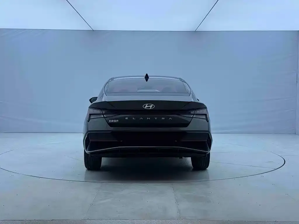 Hyundai Elantra — фото 4