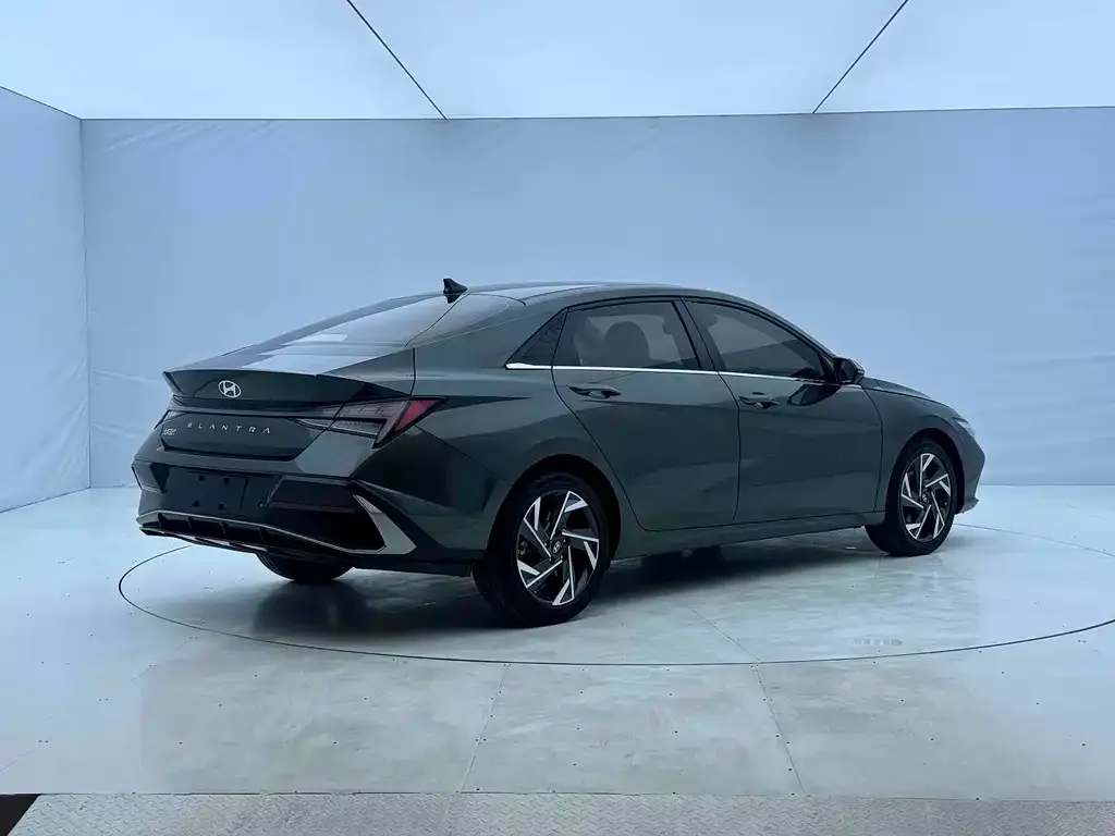 Hyundai Elantra — фото 6