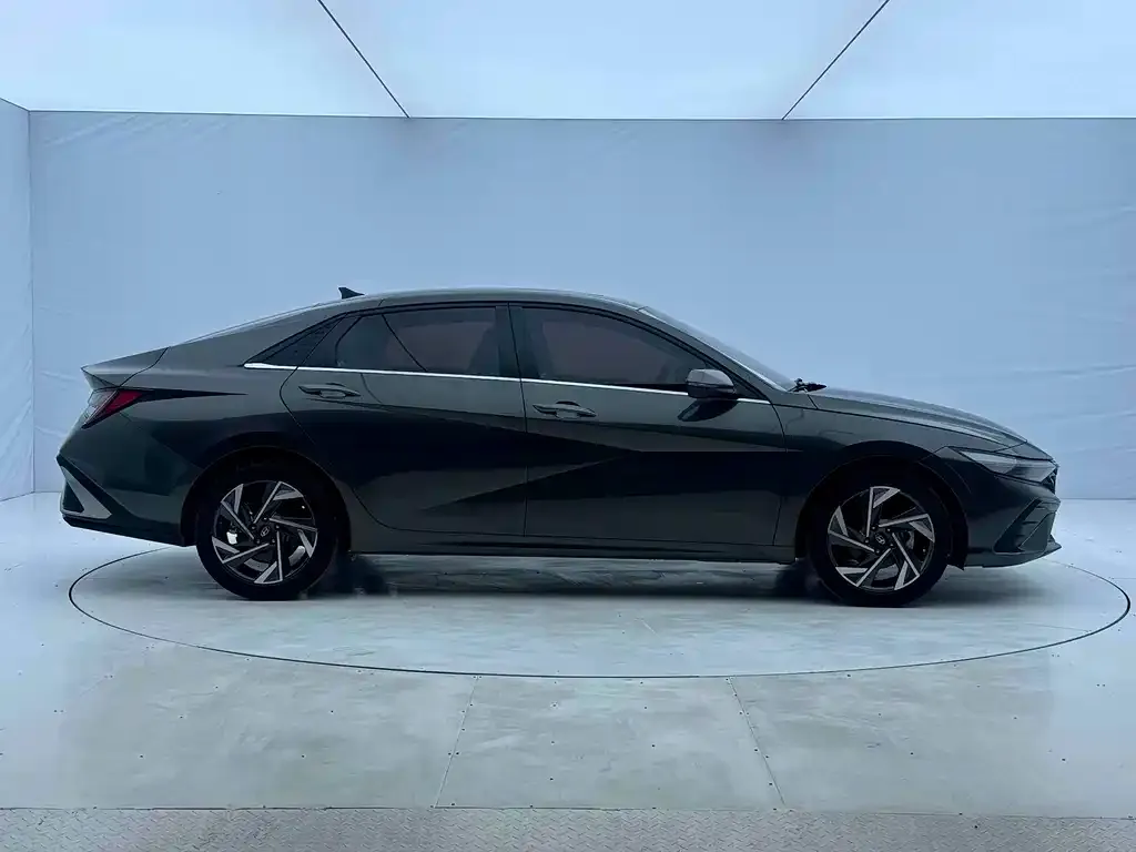 Hyundai Elantra — фото 9