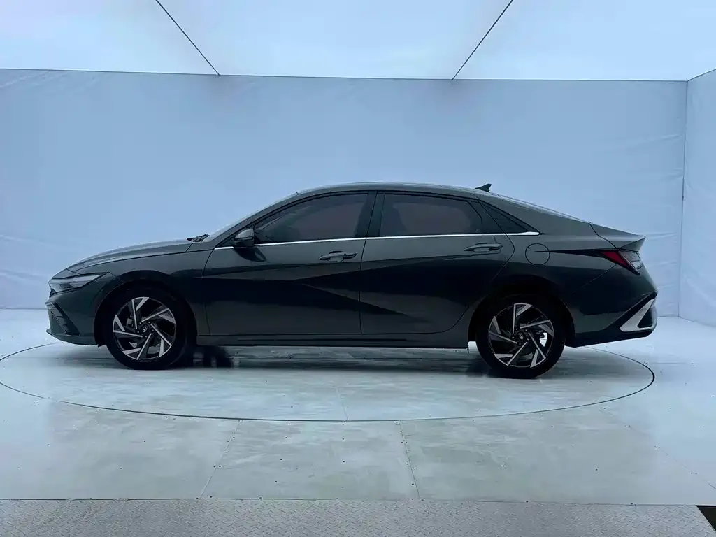 Hyundai Elantra — фото 7