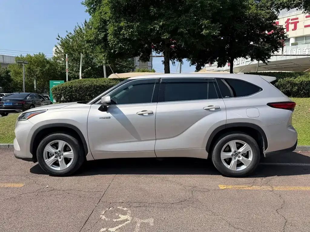 Toyota Highlander — фото 5