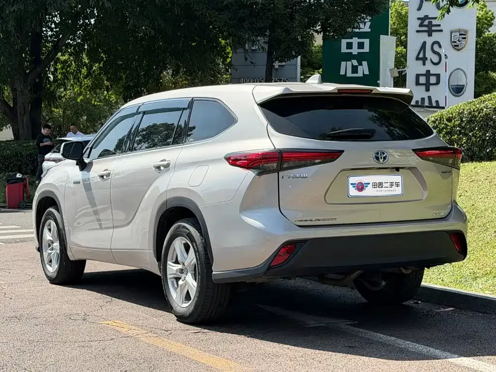 Toyota Highlander — фото 10
