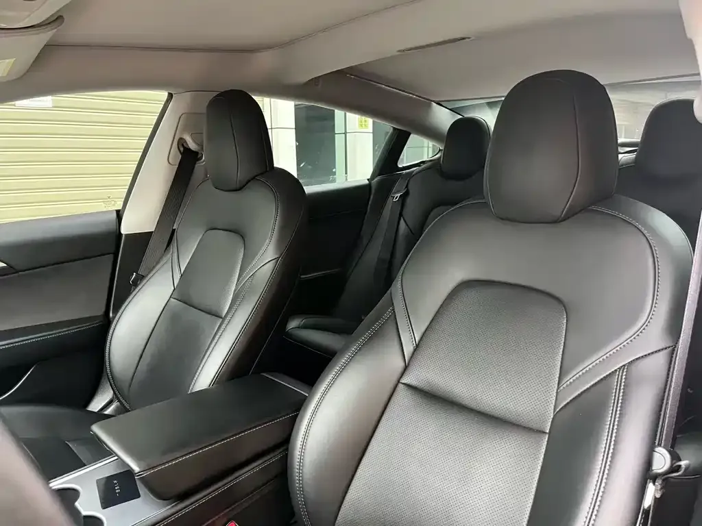 Tesla Model 3 — фото 3