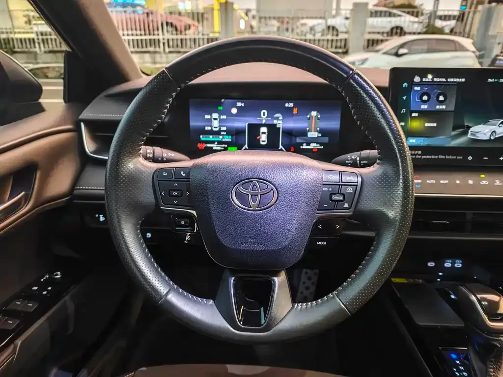 Toyota Camry — фото 3