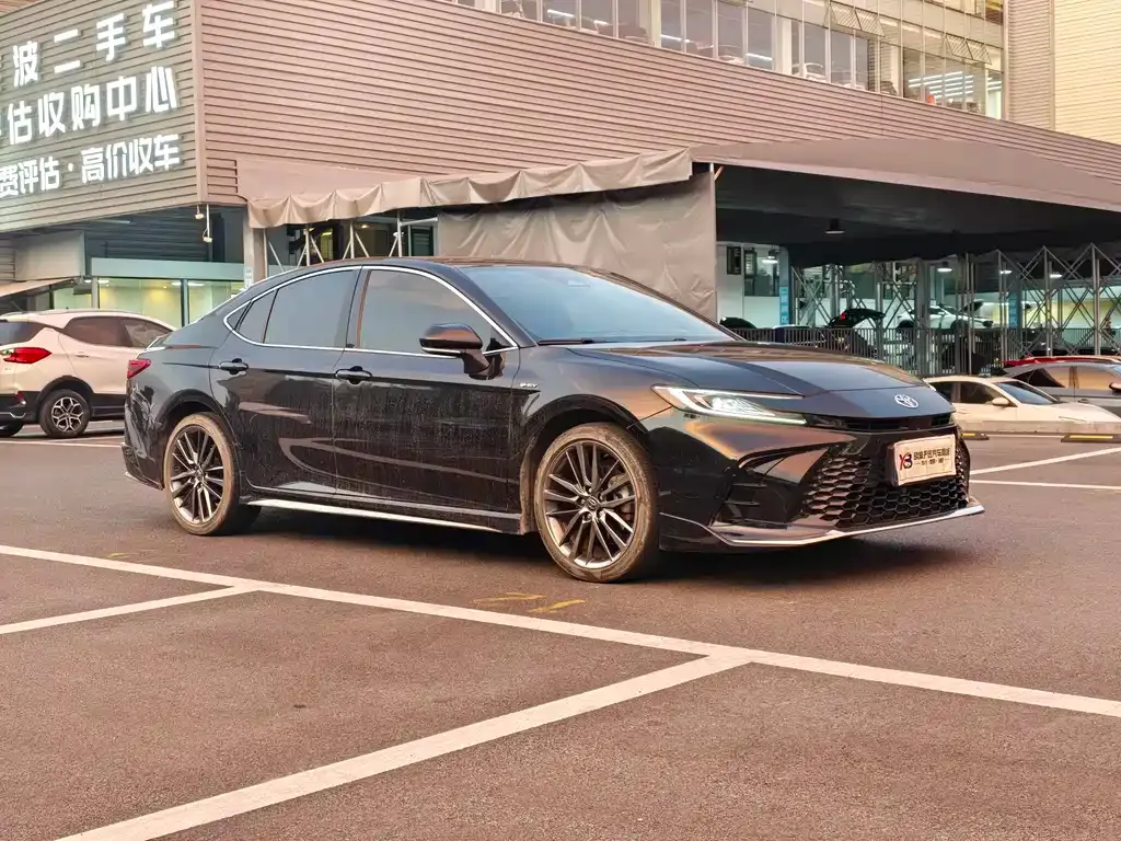 Toyota Camry — фото 8