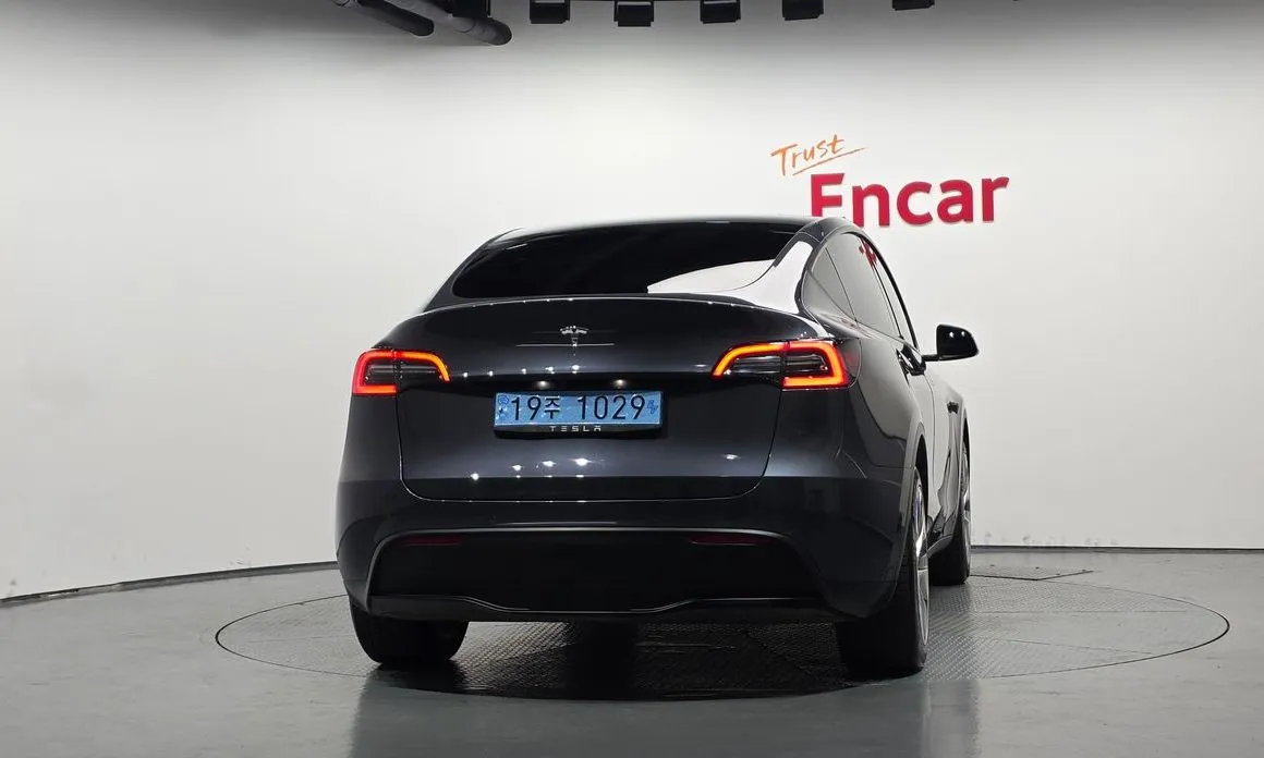 Tesla Model Y — фото 8