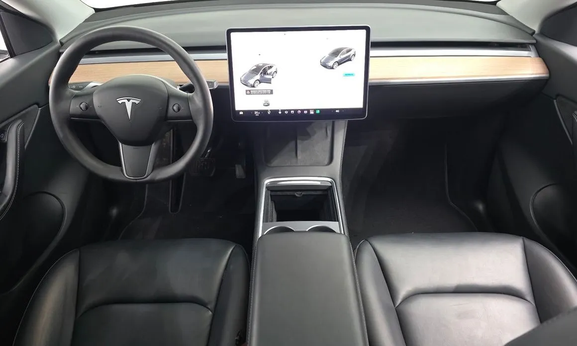 Tesla Model Y — фото 10