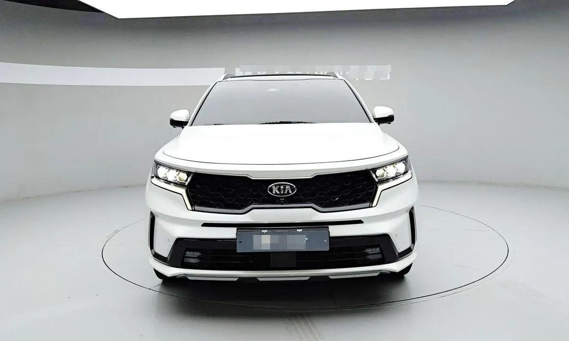 Kia Sorento — фото 7