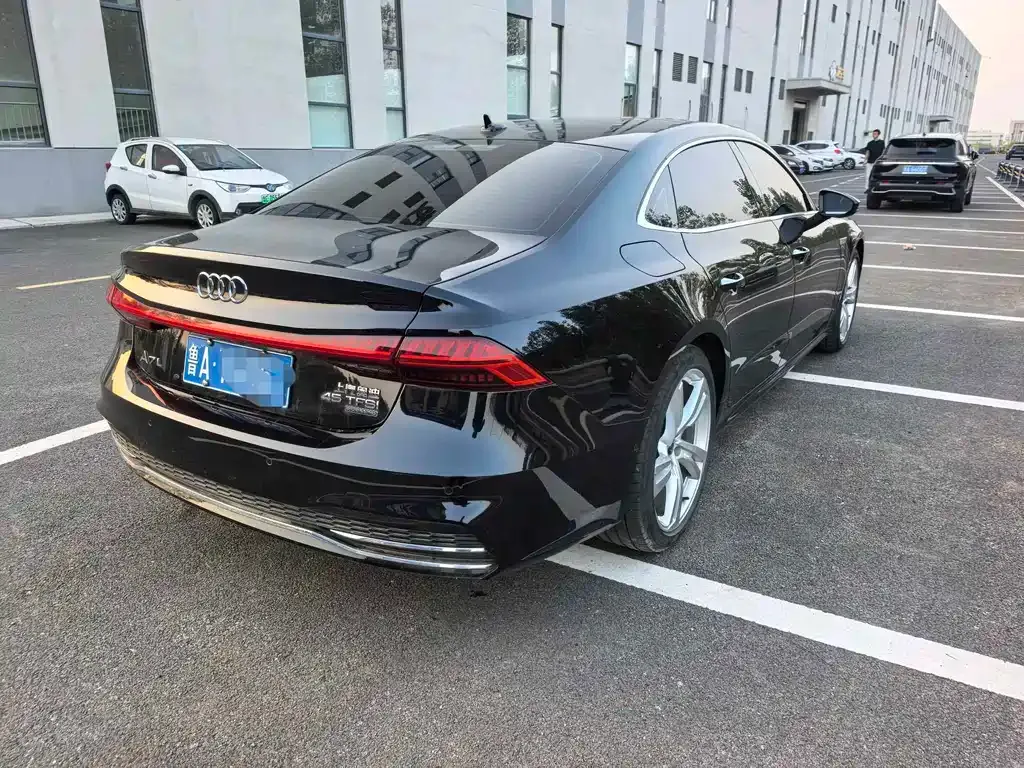 Audi A7L — фото 7