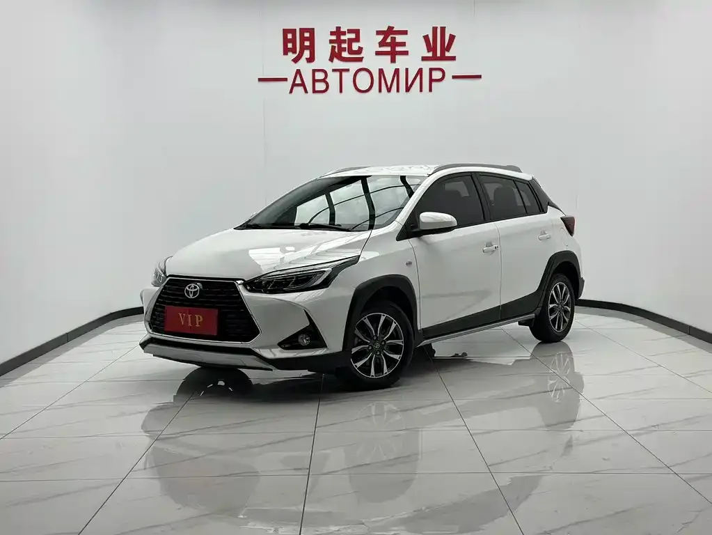 Toyota Yaris L — фото 1
