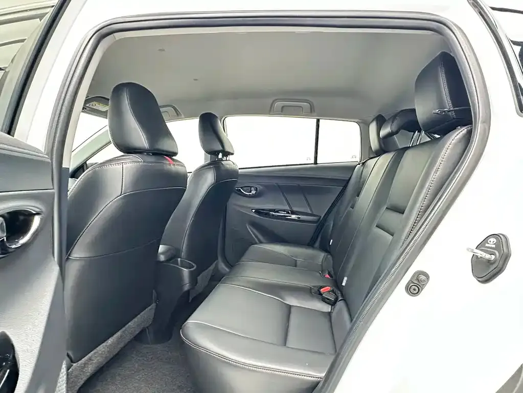 Toyota Yaris L — фото 9