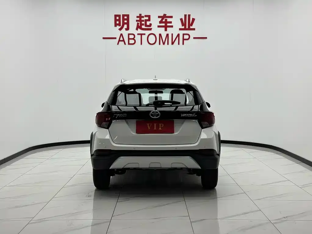 Toyota Yaris L — фото 7