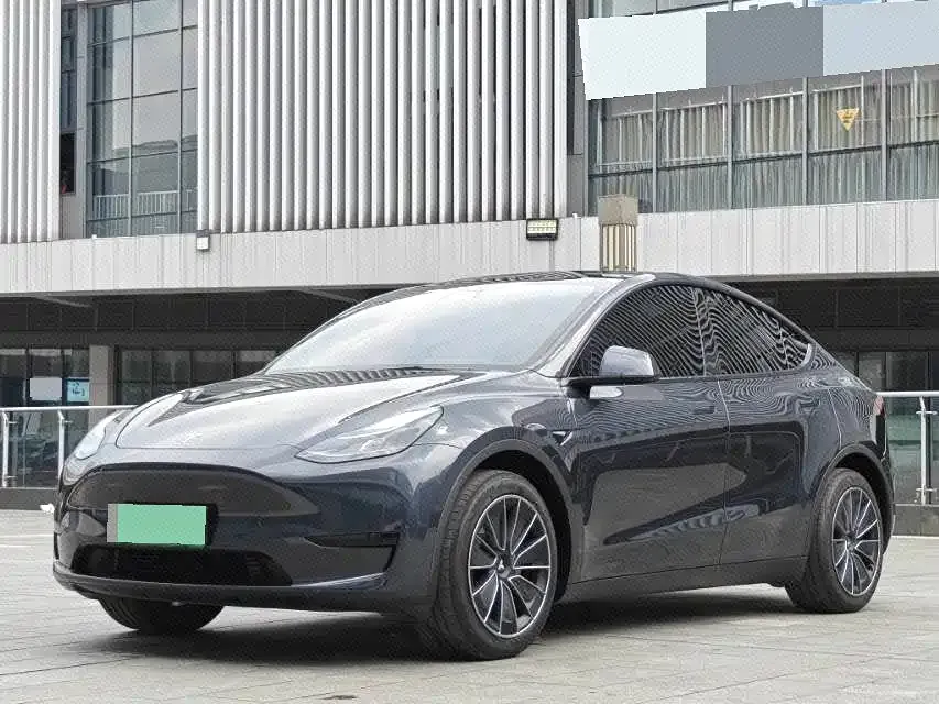 Tesla Model Y — фото 1