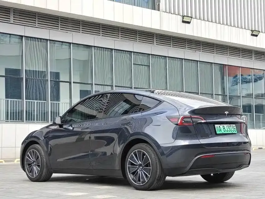 Tesla Model Y — фото 7