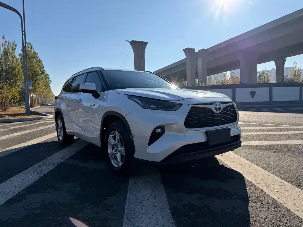 Toyota Highlander — фото 10