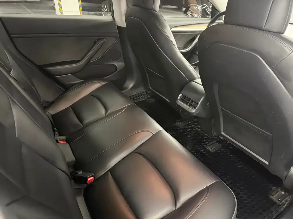 Tesla Model 3 — фото 9