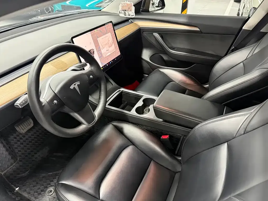 Tesla Model 3 — фото 4
