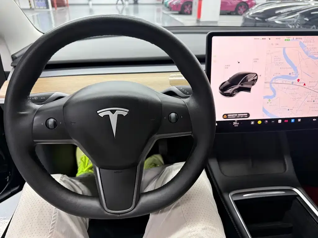 Tesla Model 3 — фото 5