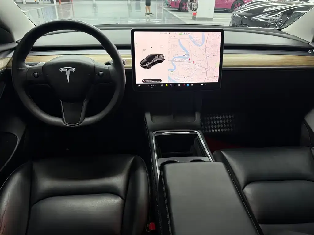 Tesla Model 3 — фото 2