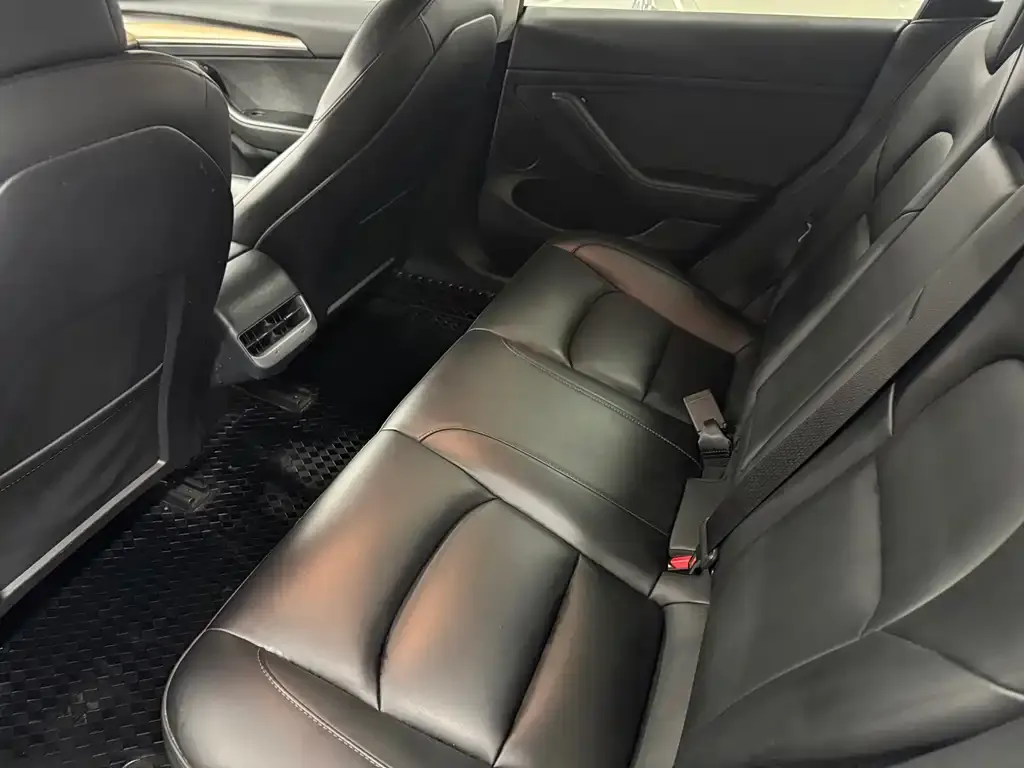 Tesla Model 3 — фото 10